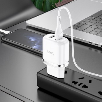 Laadija Hoco N4 kahega USB pistikuga + Lightning (2.4A) valge